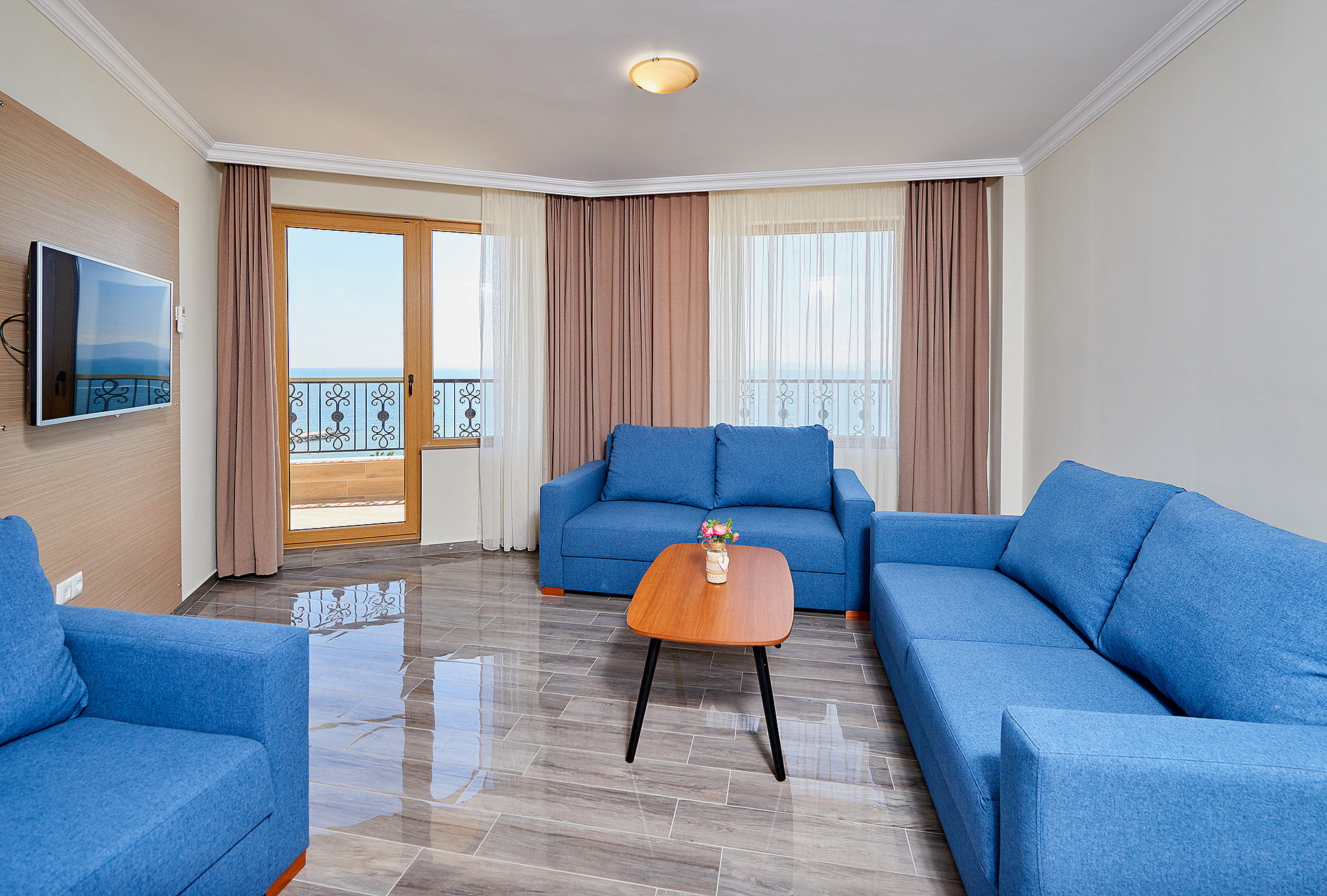 Апартамент с 3 спални и панорамна тераса в Crotiria Beach Hotel Поморие